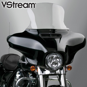 Parabrisas transparente National Cycle VStream instalado en motocicleta Harley Touring