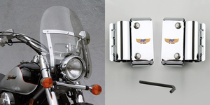 Pantalla de marco estrecho National Cycle instalada en el manillar de una motocicleta Harley-Davidson