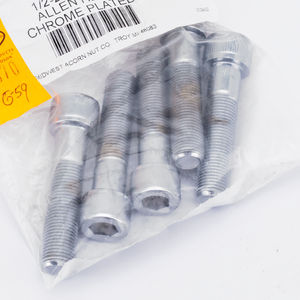 Surtido de tornillos UNF con cabeza Allen y acabado cromado brillante