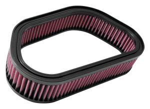 Filtro de aire K&N montado en el conjunto de admisión de una Harley-Davidson Street