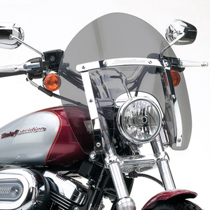 Parabrisas corto National Cycle Switchblade desmontable instalado en motocicleta