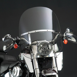 Parabrisas desmontable rápido Switchblade 2-Up de National Cycle instalado en motocicleta