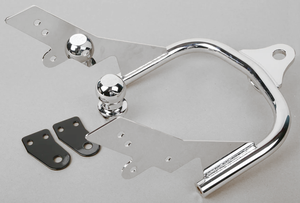 Acoplador de remolque con bola montado en la parte trasera de una motocicleta Harley-Davidson Touring