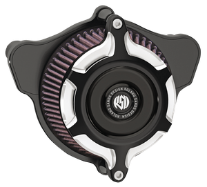 Filtro de aire Blunt negro mate de Drag Specialties instalado en motocicleta