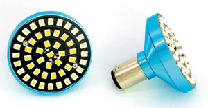 Anadidos LED para intermitentes Cyron instalados en motocicleta
