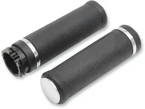 Puños de goma negros con tapones y aros cromados para manillar de moto