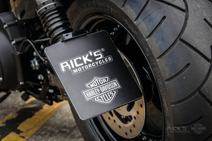 Kit de montaje lateral para placa matrícula Rick's con soportes y tornillos