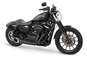 Escape corto tipo Shorty 2-into-1 instalado en motocicleta