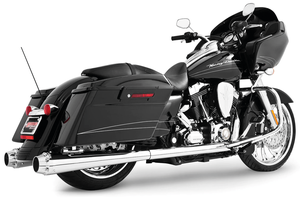 Sistema de escape doble verdadero American Outlaw instalado en motocicleta custom