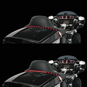 Ciro Lighted Tour Blades instalados en maletero superior de motocicleta