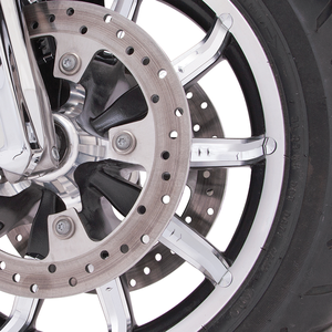 ACCESORIOS DE RUEDA EN CROMO CIRO — B-stock