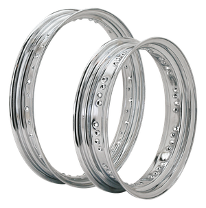 Rueda cromada de motocicleta Harley-Davidson vista lateral