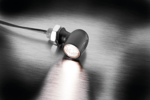Mini luces LED Kellermann Spot negras instaladas en manillar de motocicleta
