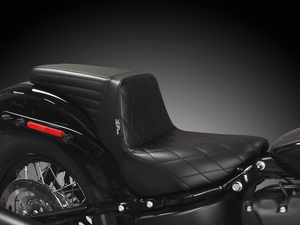 Asiento trasero Le Pera Kickflip negro para Softail Milwaukee Eight