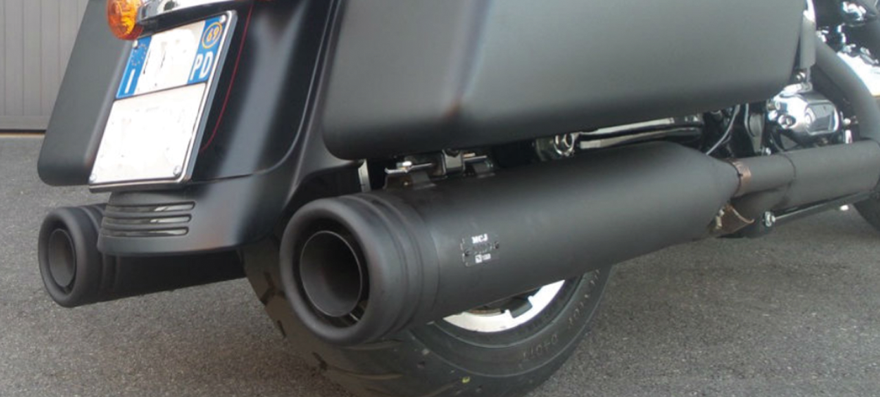 Par de silenciadores ajustables MCJ color negro mate para Harley Softail