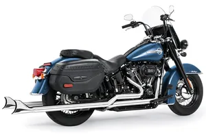 Par de escapes Sharktail True Duals montados en motocicleta