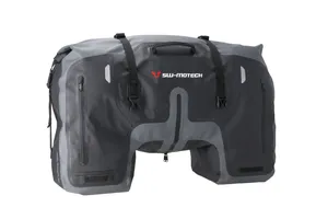 Bolsa trasera Drybag 700 negra con cierre estanco para motocicleta