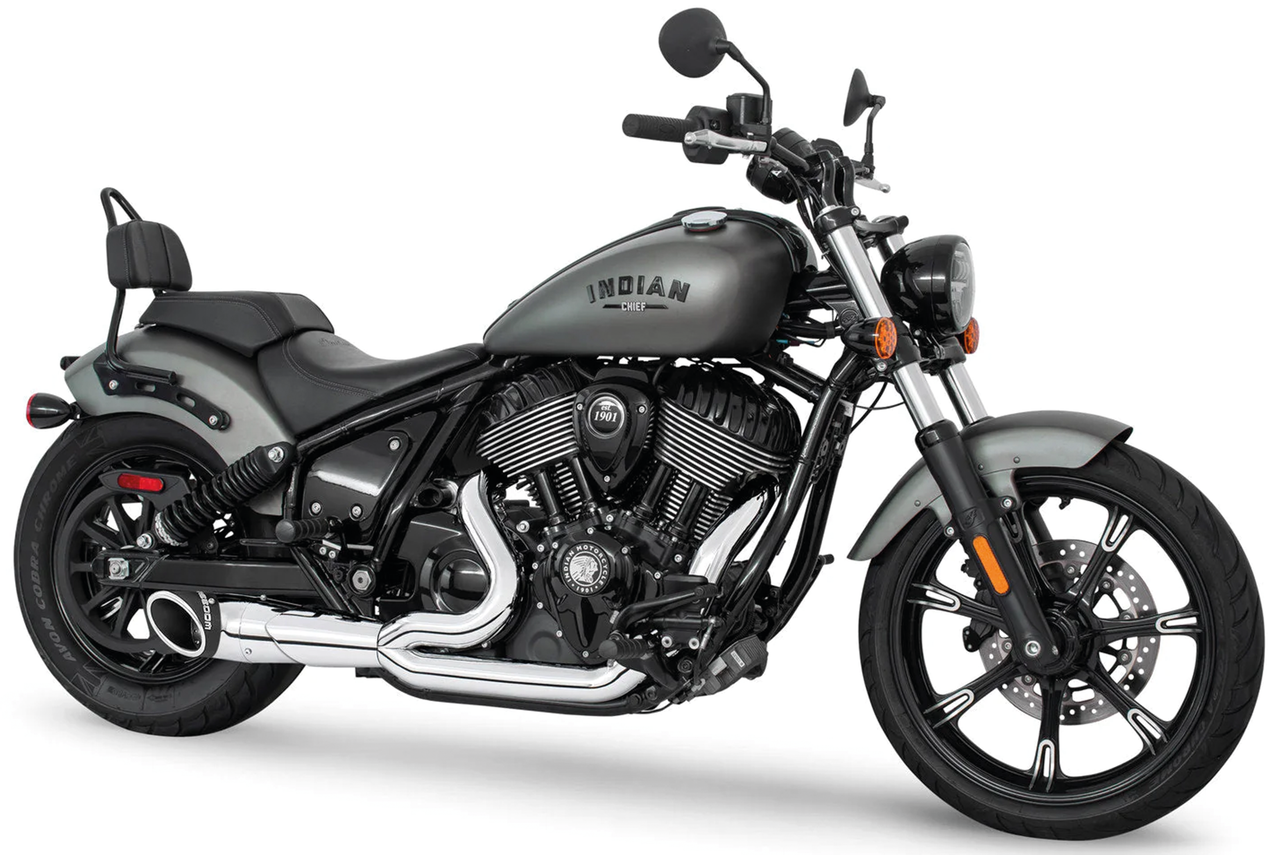 Escape corto tipo Slash Cut 2 en 1 instalado en motocicleta Indian con motor Thunderstroke