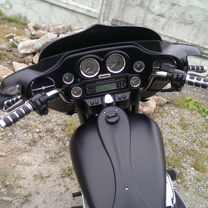 Parabrisas estilo Batwing Seven Sins instalado en motocicleta
