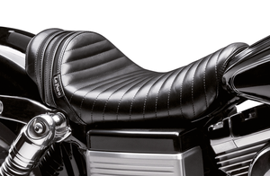 Spoilers Le Pera Stubs instalados en la parte trasera de una Harley-Davidson Dyna
