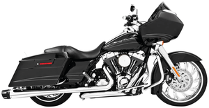 Sistema de escape doble tipo True Dual de la marca Combat instalado en motocicleta