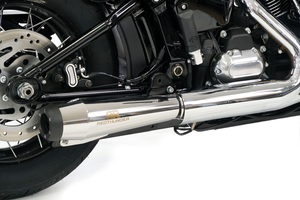 Par de silenciosos Redthumber montados en motocicleta Harley-Davidson Softail