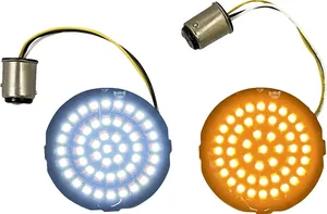 Inserciones LED ámbar y blanco Genesis instaladas en un intermitente de motocicleta