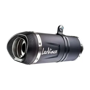 Sistema de escape completo LV One Evo Black Edition instalado en motocicleta