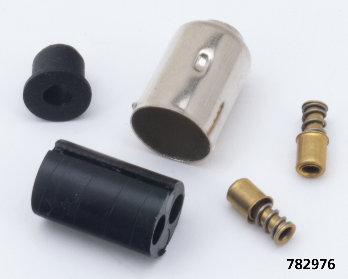 Luz trasera militar Samwel Blackout instalada en Harley WLA
