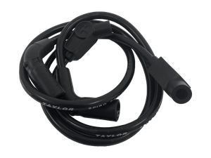 Cables de bujía de estilo custom instalados en un motor de motocicleta