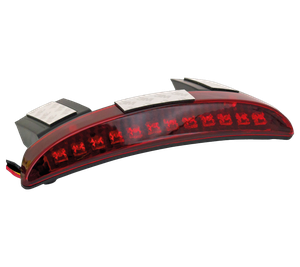 Luces traseras Revox Chopped instaladas en guardabarros de Harley Sportster y Fat Bob