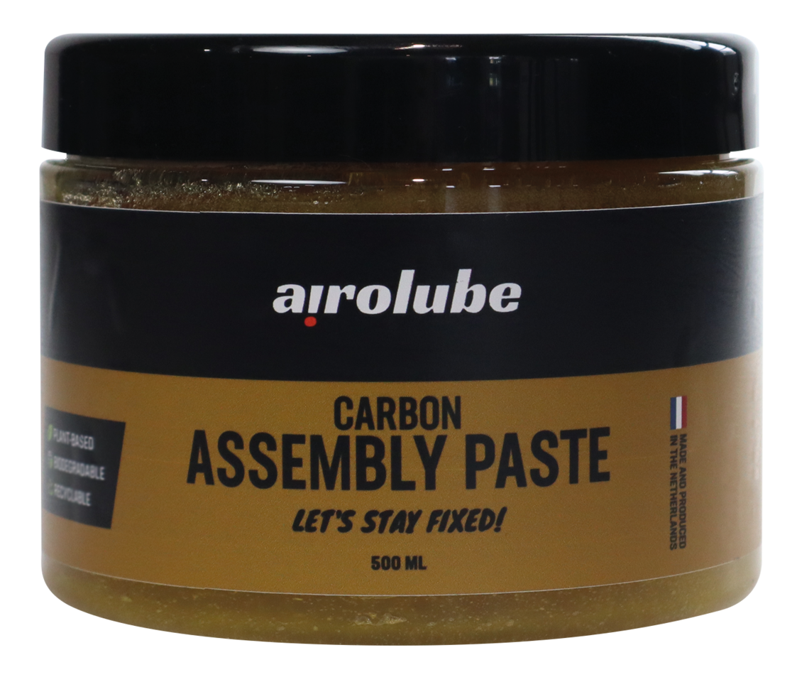 Pasta de montaje de carbono Airolube en envase