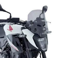 Cúpula deportiva negra para Honda CB500 Hornet instalada en el manillar