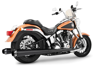 Escape doble verdadero American Outlaw instalado en motocicleta custom