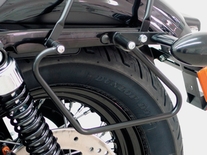 Soportes para alforja Fehling instalados en motocicleta Harley-Davidson
