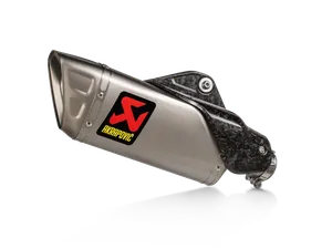 Silenciador slip-on Line Street instalado en motocicleta Harley-Davidson
