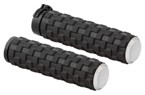 Puños Airtrax Arlen Ness instalados en el manillar de una motocicleta