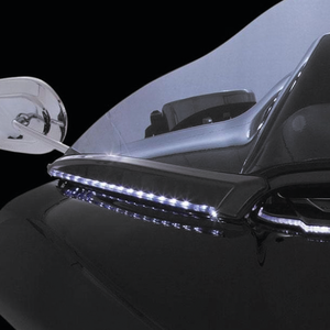 Moldura de parabrisas Ciro instalada en carenado de Harley-Davidson Road Glide