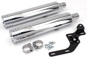 Par de silenciadores V-Performance instalados en una Harley-Davidson Softail de color negro