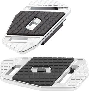 Par de plataformas SpeedLiner negras para pasajero instaladas en motocicleta