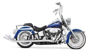 Escape doble Upsweep True Duals instalado en motocicleta