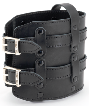 Soportes para botella de combustible Texas Leather instalados en moto