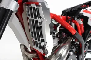 Radiator braces - RR125-300 20-23 red