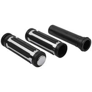 Par de puños Cushion Stripe instalados en el manillar de una motocicleta