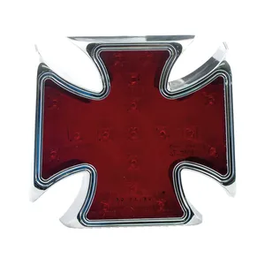 Luz trasera LED de cruz maltesa mecanizada. Lente roja