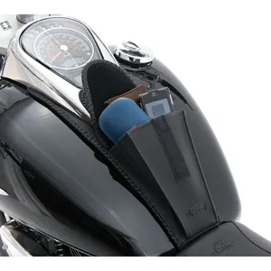Protector de depósito con bolsa Mustang negro mate
