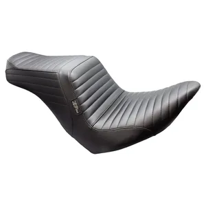 LePera, asiento TailWhip 2-up. Parte delantera. Plisado