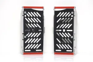 Protectores de radiador XTREM instalados en el sistema de refrigeración de una motocicleta