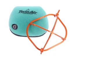 Kit Powerflow compuesto por múltiples piezas metálicas y conexiones para instalación en motocicleta