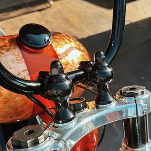 Indian Larry, elevadores Throwback. Elevación de 2". Negro